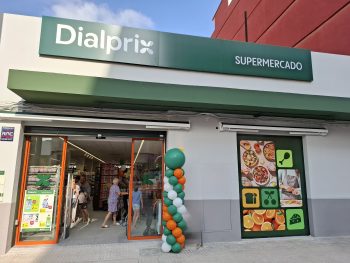 Dialprix reabre sus puertas en Paiporta con una imagen renovada, más servicios y la ilusión del reencuentro con los vecinos de la localidad2